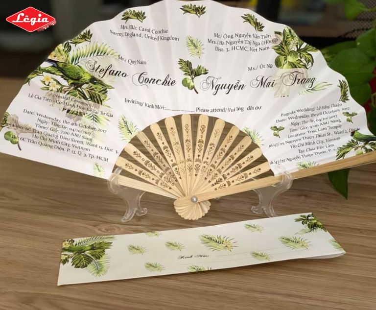 in thiệp cưới nhanh Mẫu thiệp cưới in lên quạt độc đáo